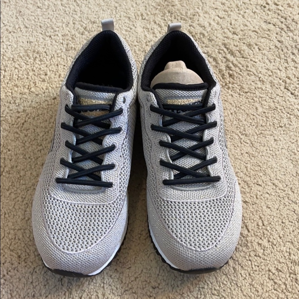 NEW sketchers sneakers Black & Gold size 7.5